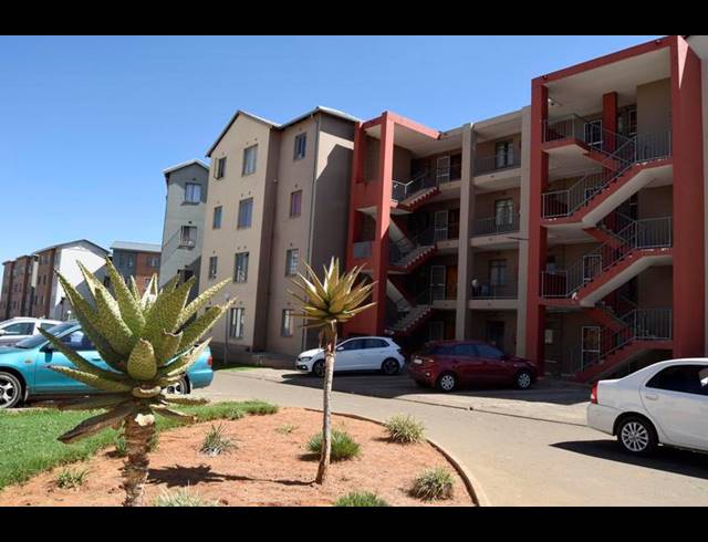 3 BEDROOM APARTMENT FOR SALE IN JABULANI